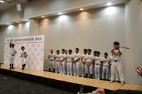 ピッチャーは片岡選手、バッターは岩田選手。