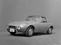 1965年に登場した「トヨタ・スポーツ800」。空冷フラットツインを搭載した大衆車であるパブリカをベースに作られたライトウェイトスポーツ。