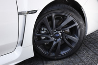 今回の改良では「2.0GT EyeSight」の足まわりを変更。フリクションの変動を抑えた新ダンパーを採用することで、乗り心地を改善している。