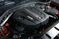 「20d」に搭載される2リッター直4ディーゼルターボ。排出ガス中のNOx（窒素酸化物）処理には、尿素SCRシステムではなくNOxトラップ触媒を用いている。