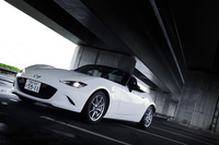 「NR-A」は、エントリーグレード「S」をベースにシャシーを強化。さらに、トルクセンシング式スーパーLSDやビルシュタイン製車高調整機能付きダンパーも装備される。