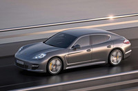 ポルシェ、パナメーラに550psのターボS追加の画像