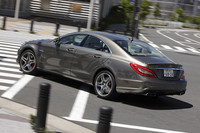 「CLS63 AMG」に標準装着される「AMG RIDE CONTROLサスペンション」は、ダンパーの減衰特性を「COMFORT」「SPORT」「SPORT＋」の3つから選ぶことができる。