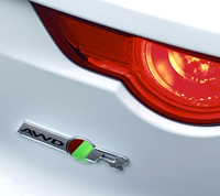 4WDモデルのリアエンブレムには、「AWD」の文字が添えられる。