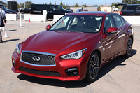 日本でも間もなく新型「日産スカイライン」として発売される予定の「インフィニティQ50」。
    