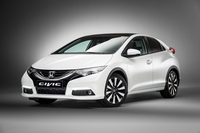 「シビック（5ドア）」の2014年モデル。
    