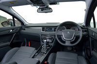 インテリアの様子。セダン、ワゴンとも日本仕様車は右ハンドル仕様のみとなる。