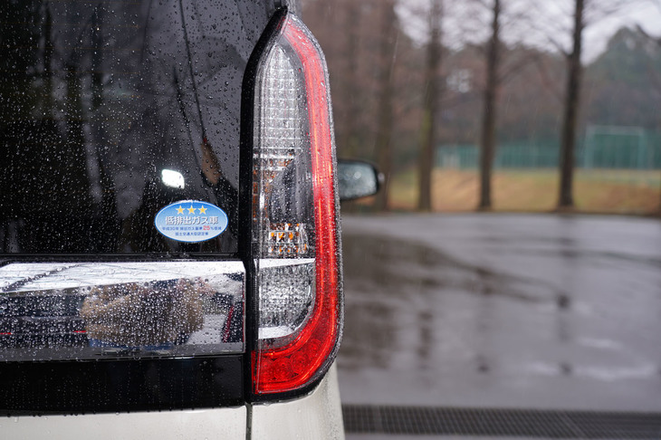 三菱eKクロス スペース（リアコンビランプ）