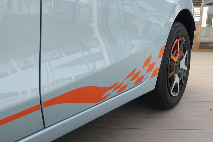 マツダ2 15 BD ROOKIE DRIVE架装車（ボディーサイドデカール）