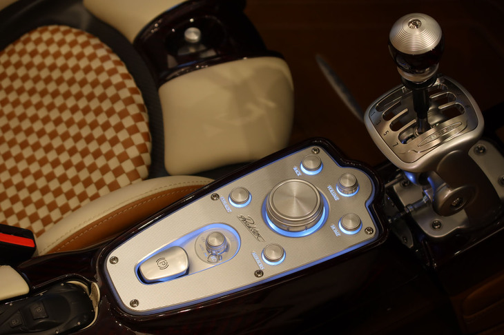 パガーニ・ウトピア ロードスター（センターコンソール）