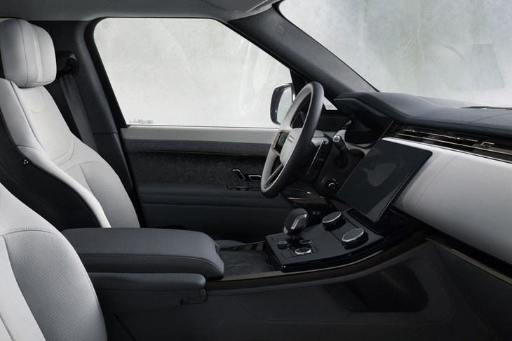 センターコンソールには、ハプティックフィードバック（触感）機能付きの13.1インチフローティング式タッチスクリーンが配置される。