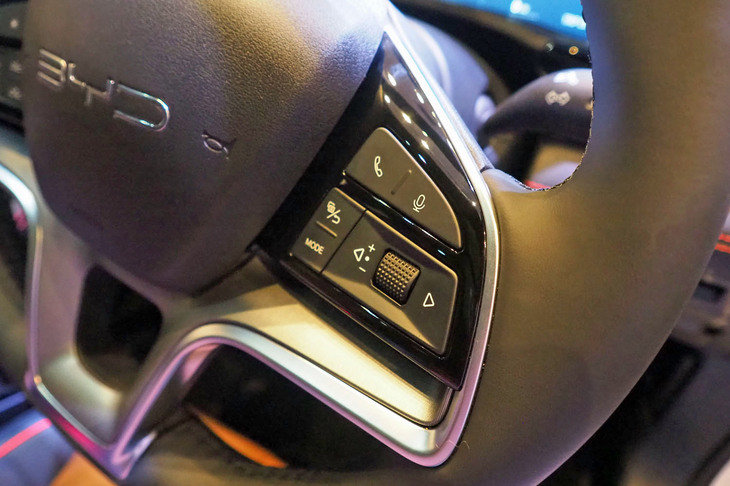BYDシーライオン6（ステアリングホイールスイッチ）