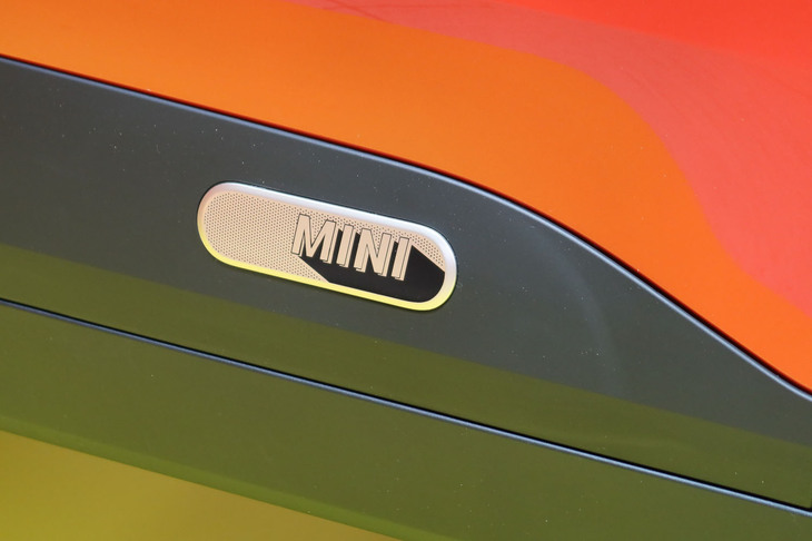 MINIエースマンSE（フロントドア下方のバッジ）