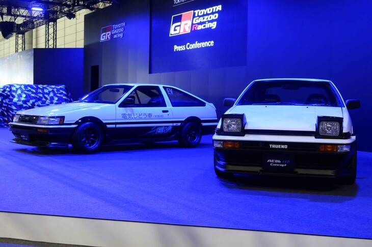 「カローラレビン」をEVに改造した「AE86 BEVコンセプト」（写真左）と、「スプリンタートレノ」を水素エンジン車に仕立て直した「AE86 H2コンセプト」（同右）。