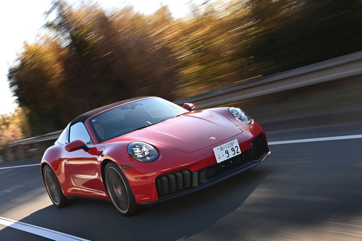 「911タルガ4 GTS」は、4WDの安定性と車両重量の増加により、思ったほどは速すぎず、一瞬だが中高年でもちゃんとパワーを使い切ることができた。