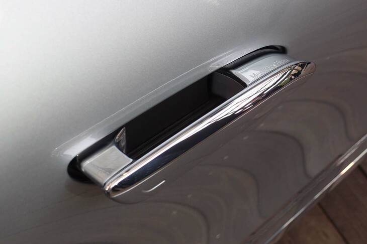 メルセデスAMG EQS53 4MATIC＋（フロントドアのアウターハンドル）