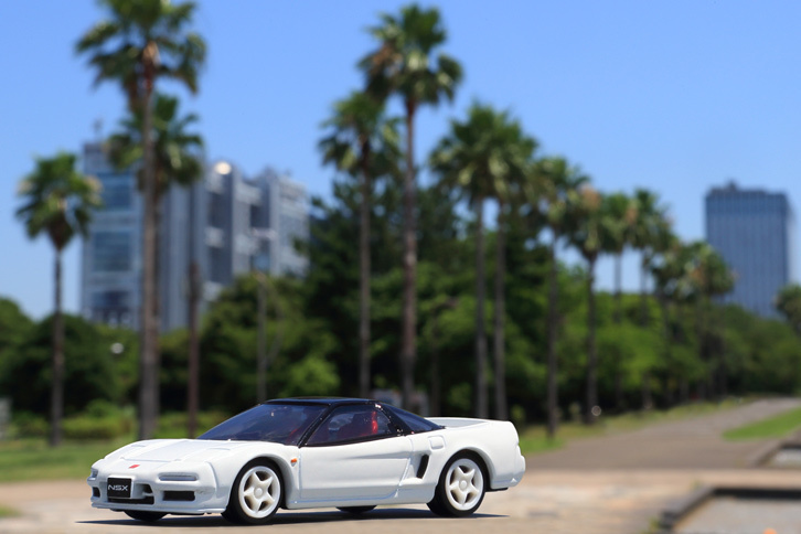 ドライバーに広い視野を提供する“キャノピー型”のキャビンなど、「NSX」のスタイリングは当時のジェット戦闘機をイメージしてデザインされた。（写真＝荒川正幸）