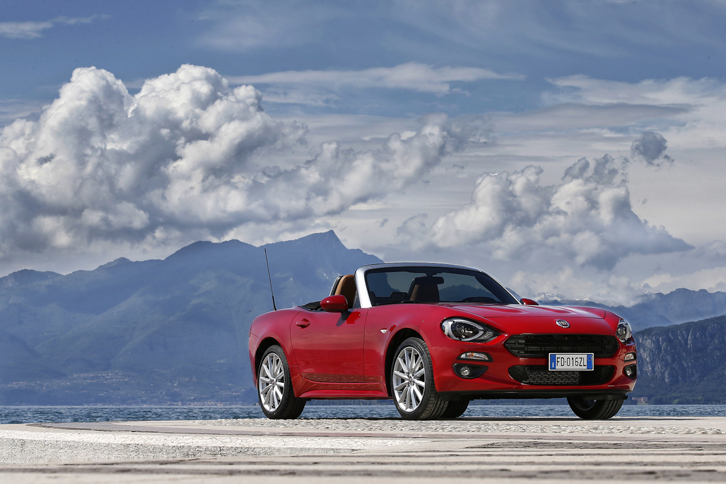 マツダ車をベースにフィアットが「124スパイダー」を作った、その開発過程についても紹介。（photo：FCA）