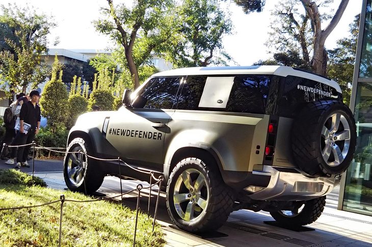 代官山 T-SITEには、ラグビーワールドカップで大役を果たしたコンセプトモデルの方も展示。道行く人が“写メ”を撮りまくっていた。