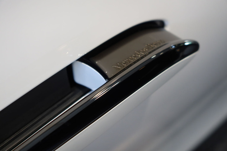 メルセデス・マイバッハS680エディションノーザンライツ（ドアノブ）