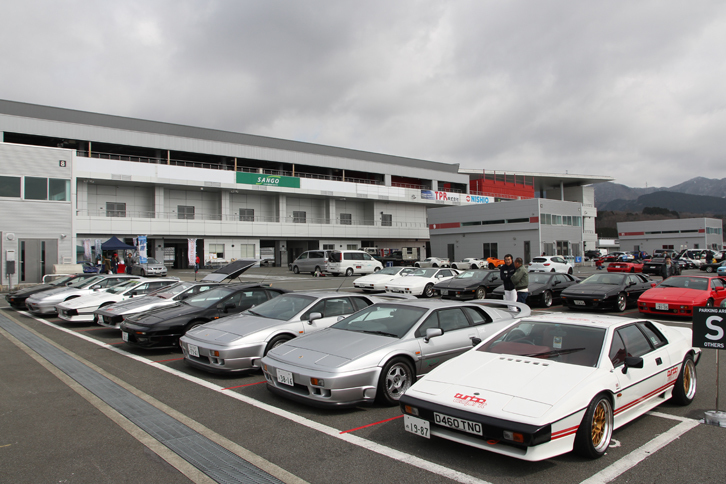 こちらには「エスプリ」が並んでいる。