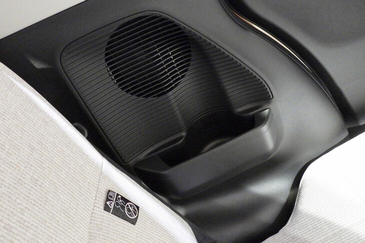 ダイハツ・ムーヴX（後席サイドポケット）