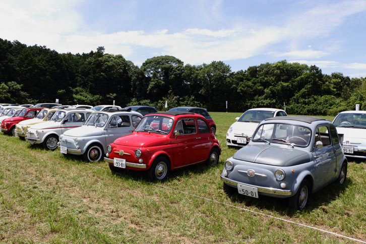 爆発的人気となった現行型のモチーフとなった「ヌオーバ500」も大集結。その愛らしい姿には、つい目を奪われてしまう。
			 