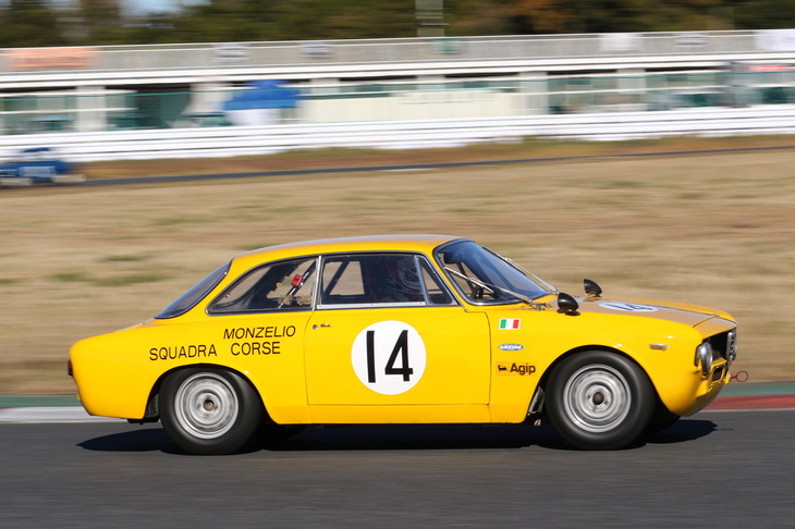 1968年「アルファ・ロメオ・ジュリア スプリント ヴェローチェ」の第2ドライバーは篠田康雄氏。40年をさかのぼる1981年に「RSオリジナルホイール ファルコン」を駆り、鈴鹿と筑波、双方のFL550のシリーズチャンピオンに輝いた方である。