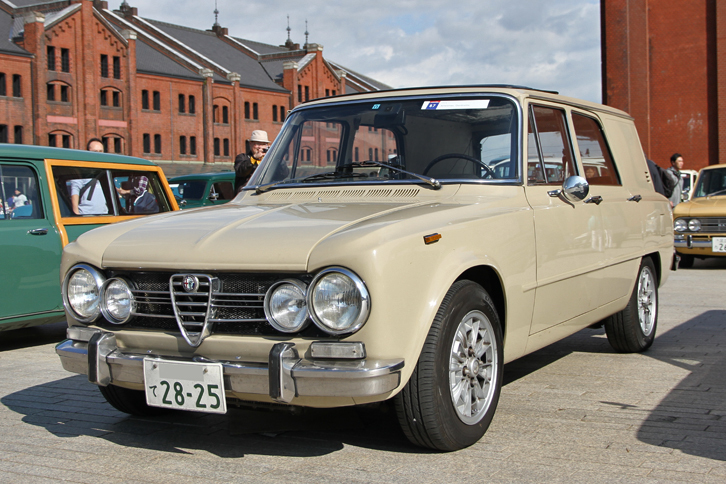 「アルファ・ロメオ・ジュリア ジャルディネッタ」。「ジュリア ベルリーナ」をベースにした、非常に珍しいワゴン仕様。これはリアクオーターウィンドウがパネルで覆われているが、通常のガラス窓バージョンも存在する。