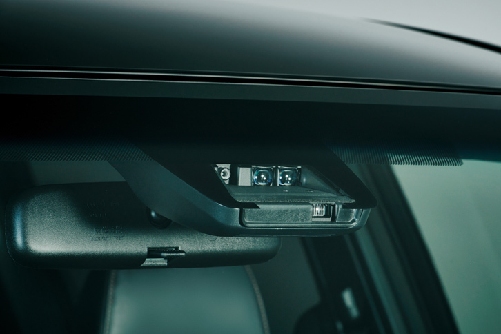 フロントウィンドウに備えられた「Toyota Safety Sense C」のセンサー。