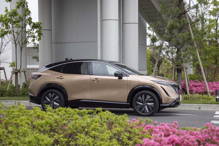 ボディーのスリーサイズは全長×全幅×全高＝4595×1850×1665mm。既存の日産車だと「エクストレイル」よりもわずかにコンパクトというサイズ感だ。