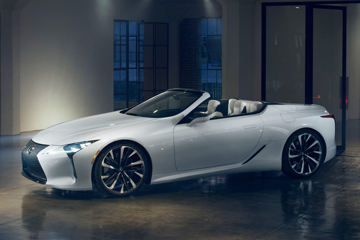 北米国際自動車ショーでは「レクサスLCコンバーチブルコンセプト」もお披露目された。