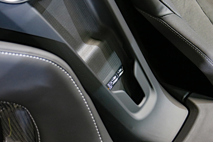 シボレー・コルベット3LT（ワイヤレスチャージング）