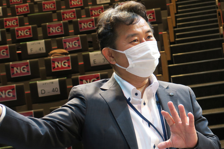 「日産リーフ」のチーフエンジニアを務めた中嶋 光氏。バッテリーの安全性が不安視される昨今、安心・安全を重視する日産の姿勢には記者も大賛成である。