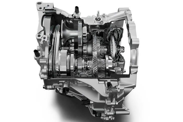 「デュアルモードCVT」のカットモデルを上から見たところ。左側にベルト式CVTが、中央の手前側に遊星ギアが見える。