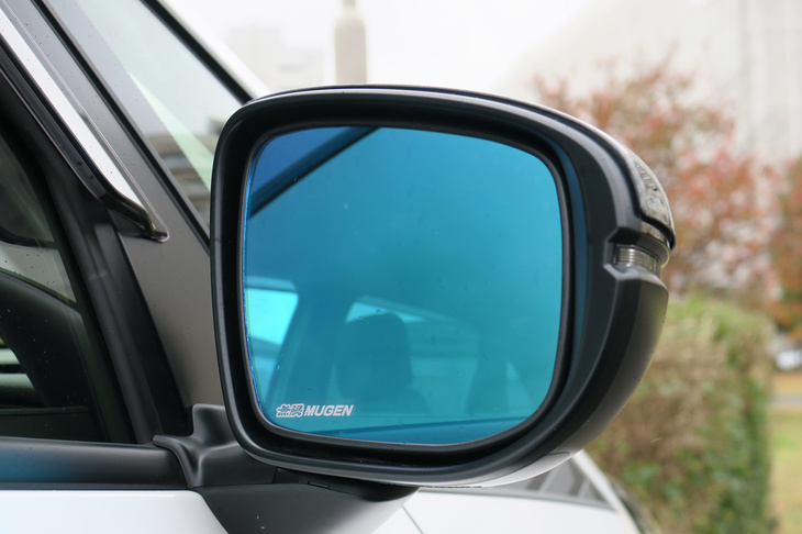 ホンダ・フィットe：HEV RS 無限パーツ装着車（ハイドロフィリックLEDミラー）