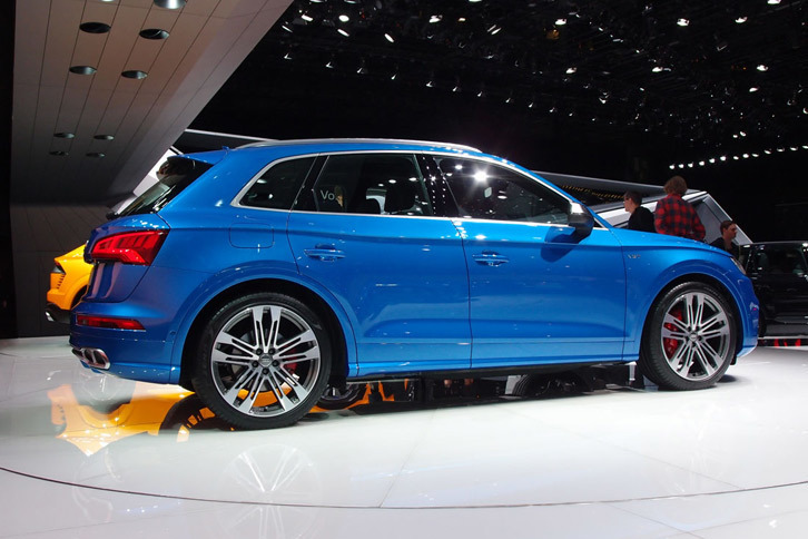 アウディSQ5