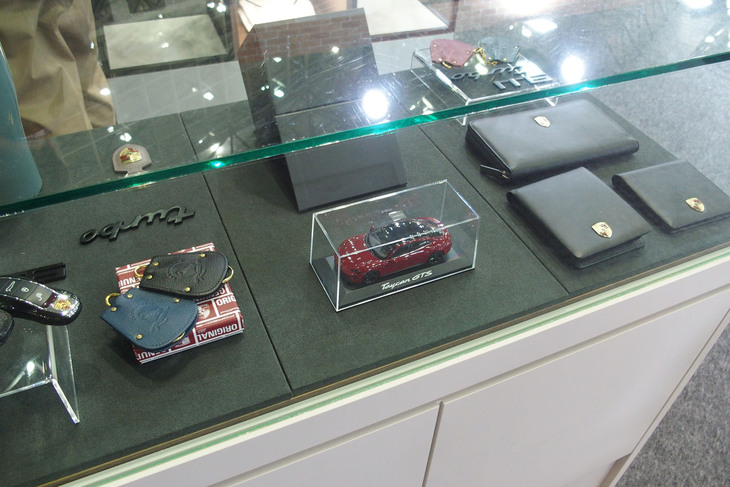 「ターボNo.1コレクション」が展示されたポルシェブースの様子。