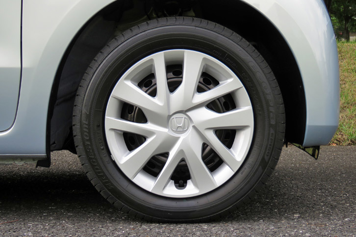 ホンダN-BOX G・EX Honda SENSING（ホイールとタイヤ）