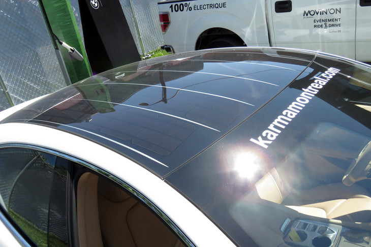 ルーフに装備される200Wのソーラーパネル。機能的にどこまで有効なのかは分からないが、とりあえず格好良かった。