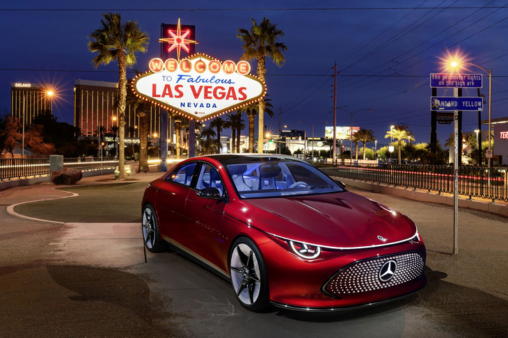 メルセデスが発表している「コンセプトCLA」。既存のメルセデス・ベンツ車のどれとも似ていない新しいデザインラインだ。