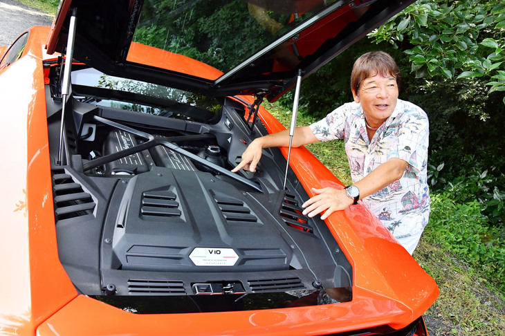 池沢早人師先生は「ウラカンEVO」のV10エンジンに関し、「ただひたすらに気持ちいい、今のうちに味わっておくべきエンジンのひとつですよ」とコメント。