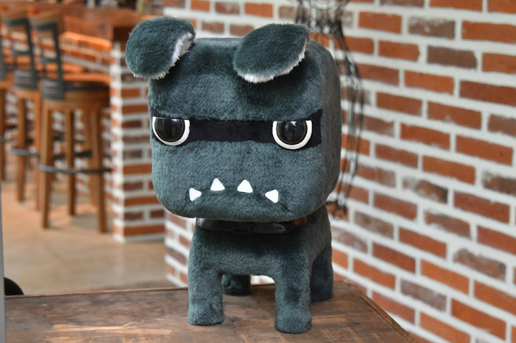 予想外の人気を得たのは、CMキャラクターの「デリ丸。」も一緒。三菱では急ピッチでグッズ類の開発を進めているという。（写真：峰 昌弘）