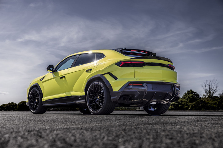 「ランボルギーニ・ウルスSEペルフォルマンテ」は、プラグインハイブリッドモデル「ウルスSE」の高性能バージョン。2026年7月1日にデビューした。