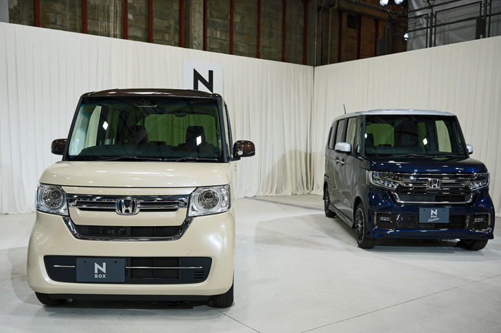 「ホンダN-BOXコーディネートスタイル」（写真左）と「N-BOXカスタム コーディネートスタイル」（同右）。