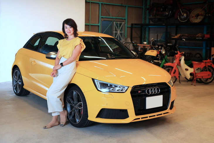 アウディの小さな高性能車「S1」。全長×全幅×全高＝3990×1740×1425mmのコンパクトなボディーに、最高出力231PSの2リッター直4ターボエンジンを搭載する4WDモデルだ。新車で購入後、6年目を迎えた藤島知子さんの愛車は「納車されてからもう11万km走りました。燃費運転を心がければ、リッター15kmくらい走りますよ」とのこと。