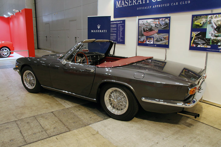 MASERATI CLUB JAPANのブースに展示された「マセラティ・ミストラル スパイダー 3.5」。