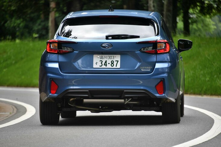 リアビューこそはまさに先代ゆずり。カメラマンが「新型なの!?」と驚いたのはこのせいかもしれない。