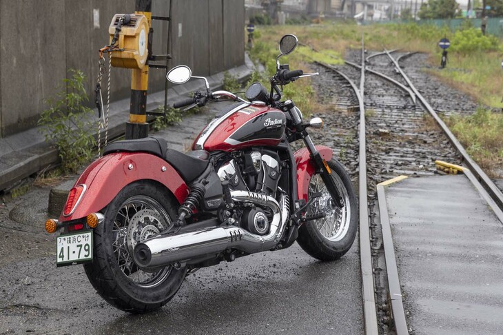 インディアンの世界販売の半分を占めるという中核モデル「スカウト」。今回のフルモデルチェンジではフレームもエンジンも刷新されたが、開発者は日本での発表会で「Evolution not Revolution」と強調。従来型の魅力やコンセプトを受け継ぎ、進化させたモデルであると説明した。