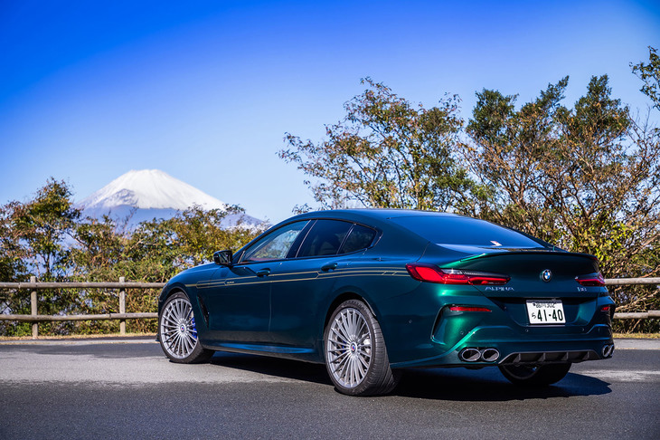 「BMWアルピナB8グランクーペ」のボディーサイズは全長×全幅×全高＝5090×1930×1430mm、ホイールベースは3025mm。車重は2140kgと発表されている。